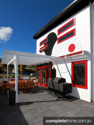 Grand Designs art house patio